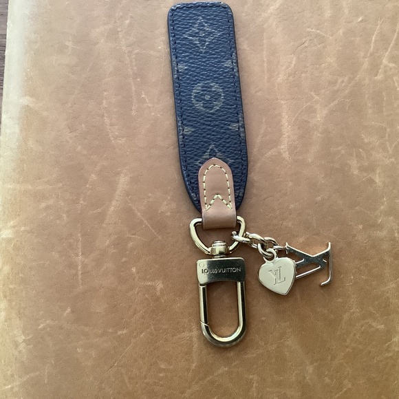 Louis Vuitton LV Cherished Tab Key Holder - Picture 1 of 7
